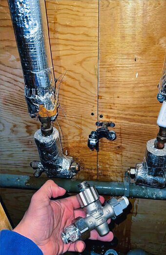 https://plumberbooragoon.com.au/uploads/2025/06/emergency-plumbing-358284.jpg