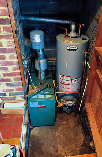 https://plumberbooragoon.com.au/uploads/2025/06/hot-water-189087.jpg