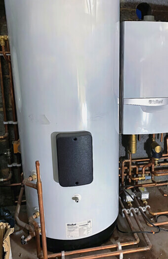 https://plumberbooragoon.com.au/uploads/2025/06/hot-water-410504.jpg