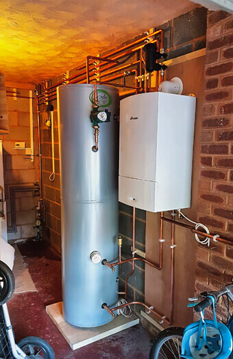 https://plumberbooragoon.com.au/uploads/2025/06/hot-water-684599.jpg